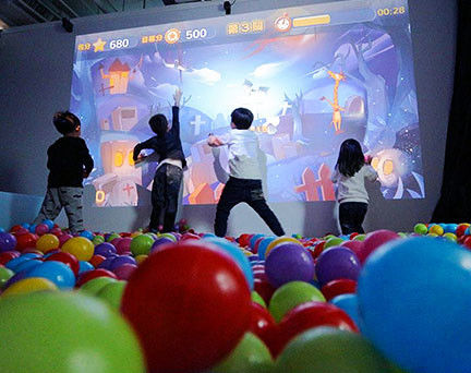 Interaktiver Smashing Balls Spieleprojektor All-in-One-Maschine für Kindervergnügungspark