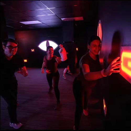 Neueste Unternehmensnachrichten über Wand Interaktiv Verstecken Schaltfläche Drücken Zählen Nummer LED-Licht Aktivieren Spiel Böse Augen