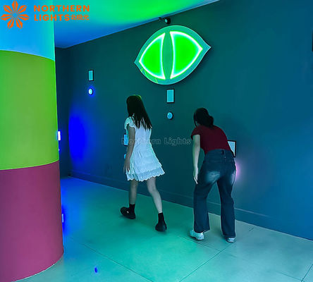 Guter Preis Scary Escape Room Interaktives Licht Verbergen Wand Spiel Team Kooperation für Kinder Erwachsene Online