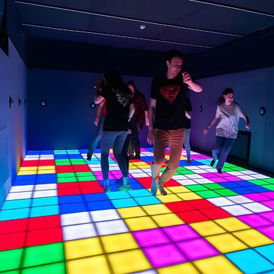 Guter Preis Vergnügungspark Interaktive Projektion Hopscotch Boden Aktivieren Spiele Gitter Led Boden Online