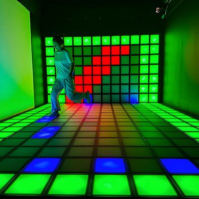 Guter Preis Fabriklieferung 30x30cm Drahtgebundenes Interaktives RGB Aktivieren Spiel LED Tanzfläche Online