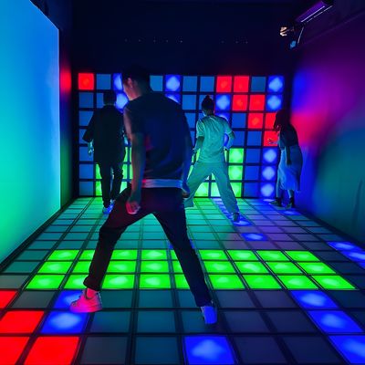 Guter Preis Super-Grid-Spiel Pixel 30x30cm Interaktives Licht Vloer Lava Aktives Spiel Led-Boden Online