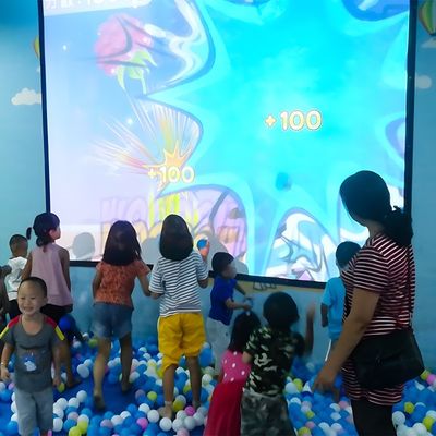 Qualität Indoor Playground Interaktives Projektionsspiel mit 35 Spielen, 3400 Lumens Helligkeit und 1024*768 Auflösung usine