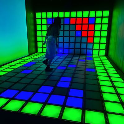Guter Preis Tragbare LED-Bodeninteraktive Beleuchtung Aktivieren Spielzimmer-Panels 200 Spieleprogramme 30x30cm Online