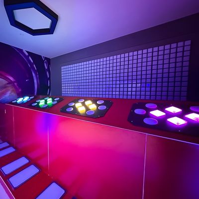 Guter Preis Vermietung von Party-Ausrüstung Aktivieren Push LED-Licht-Knopf Raum Sport-Spiel aktive Spiele Online