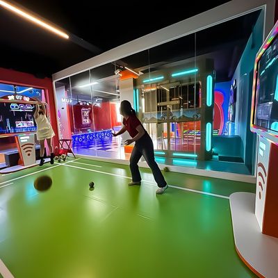 Guter Preis Ballspiel für mehrere Spieler, bei dem Spieler gegeneinander antreten, indem sie Ziele treffen Online