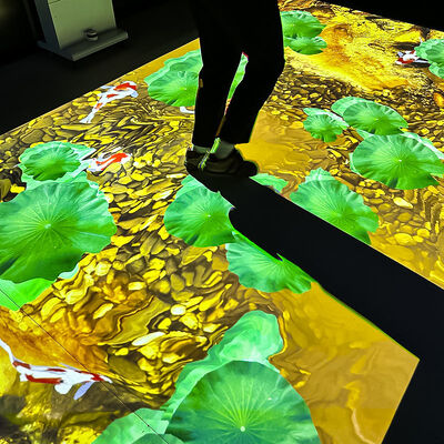 Guter Preis Hochpräzision niedrige Kosten tragbare interaktive Bodenprojektion Bodenprojektionsmaschine mit 4000 Lumen und 80+ Spiele Online