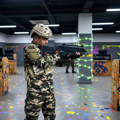 Qualität Professionelle kommerzielle Laser-Taggeräte. Vollständiges Multiplayer-Set mit CS-Style-Guns. Zum Verkauf. usine