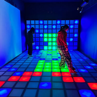 Qualität 30x30cm RGB Interaktives LED-Boden-Spiel mit 1000 Levels für Einkaufszentren und Spielplätze usine