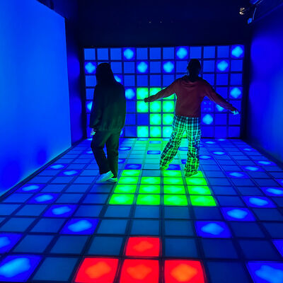 Guter Preis RGB-Farbe 30x30cm Interaktive LED-Bodenfliesen mit Multiplayer-Spielmodi für aktives Spielen Online