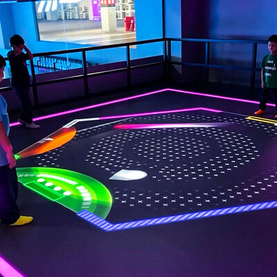 Guter Preis Aurora Motion mit dynamischen visuellen Effekten, 6m*6m/7m*7m Großbildschirm und 8 beliebten Spielen für VR-Parks Online
