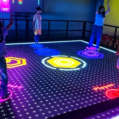 Qualität Aurora Motion mit 6m*6m/7m*7m 86-Zoll-Bildschirm, 8 beliebten Spielen und Multiplayer-Unterstützung für 1-6 Spieler usine