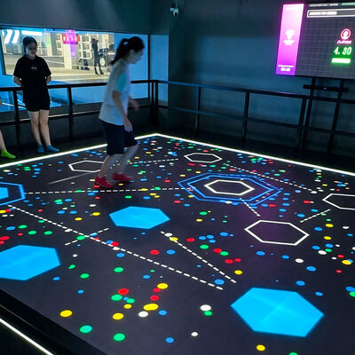 Qualität Flexibles interaktives LED-Bodenbildschirm mit 6m*6m/7m*7m 86-Zoll-Bildschirm, 6 beliebten Spielen und Multiplayer-Unterstützung für Shows usine