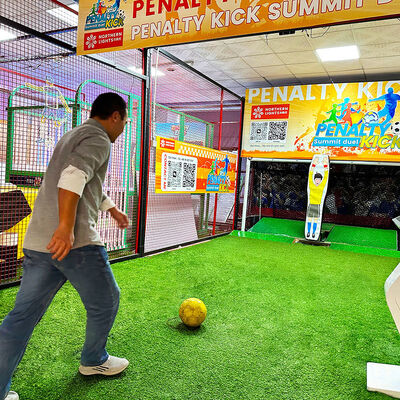 Guter Preis Schnell aufzubauender interaktiver Elfmeterschieß-Fußballspiel-Simulator mit hochfestem Eisenrahmen und HD-Bildschirm für 1-4 Spieler Online