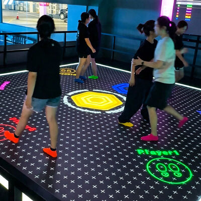Qualität Aurora Motion mit 6m*6m/7m*7m 86-Zoll-Bildschirm, 8 beliebten Spielen und Multiplayer-Unterstützung für 1-6 Spieler Fabrik