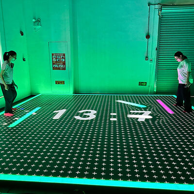 Qualität Aurora Motion Interaktives LED-Bodendisplay mit 8 interaktiven Modi, 5m*5m Großbildschirm und 100-500kg Kapazität Fabrik