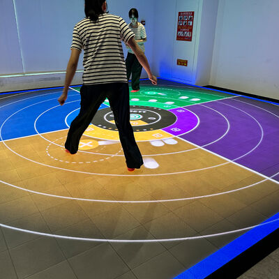 Qualität Aurora Motion XR Interaktives LED-Boden-Spiel mit 5x5m LED-Bodenbildschirm und 86-Zoll-Großbildschirm mit 6 von 10 beliebten Spielen Fabrik