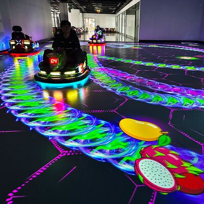 Guter Preis Projektions-Kart-Arena-System mit 8 eingebauten Spielen, angepassten Platzbedarf und 36-Volt-Batterie für den Innenbereich online