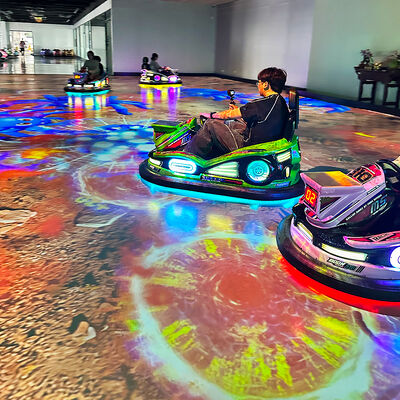 Guter Preis Individuelles Layout Bodenprojektion Interaktion Stoßfänger Auto mit 36V-Batterie und 8 eingebauten Spielen für Indoor Entertainment online