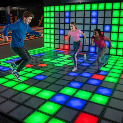 Qualität 280+ interaktive Spiellevel RGB-Farbe interaktiver LED-Boden mit 2 Jahren Garantie LED-Gitter-Spielboden für Einkaufszentren Fabrik