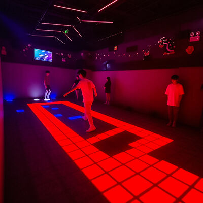 Qualität Interaktiver LED-Boden mit über 280 Spielstufen und RGB-Farbe für modulare aktive LED-Bodenlayouts mit 100-900 Kacheln Fabrik