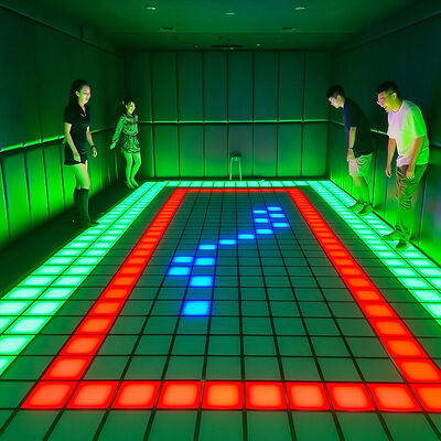 Qualität 2 Jahre Garantie Interaktiver LED-Boden mit über 280 Spielstufen und 100-900 Stück modularer Anordnung für LED-Spielboden Fabrik