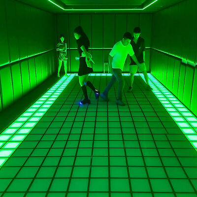 Qualität Interaktives LED-Floor-Spielsystem mit 280+ Spielstufen und modularen 100-900 Fliesen für RGB-Farbe Active Game LED-Floor Fabrik